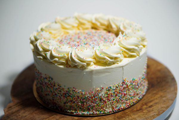 VEGAN Vanille sprinkle cake