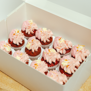 12 Mini pink cupcakes