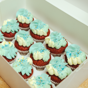12 Mini blue cupcakes