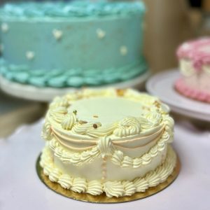 4p white mini cake mom